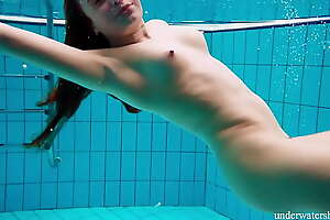 Gradual teen babe Nina Mohnatka swims prevalent rub-down the pool
