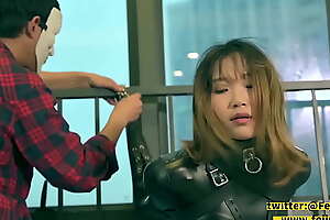 [Fejira com] Girl on the top of leather single glove bondage