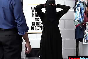 Busty teen robber Delilah Day in hijab punish fucked off out of one's mind a perv LP officer