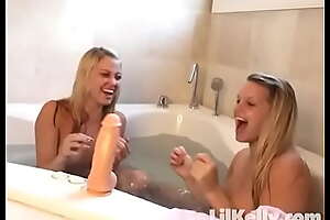 Lil Kelly says its bathtime with her blonde teen girlfriend!