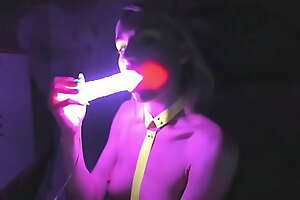 kelly copperfield deepthroats LED beaming dildo on webcam