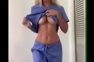Caliente joven Enfermera se Desnuda