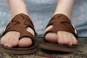 Sexton Wearing Brown Hibernate Foot in the door Loop Sandals