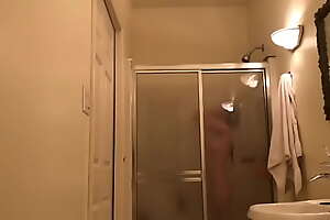 Chica desnuda en el baño #1