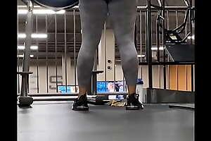 Thick booty latina in advance gym