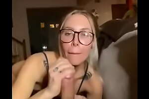 Gostosa amadora caiu de boca no pau em vídeo completo - pornonx porn video 