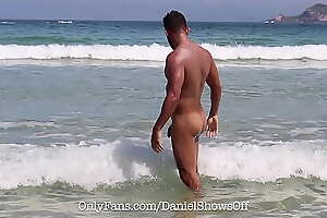 Nudist Beach - Scant alfresco