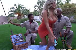 Well-endowed Cougar Kayla Kayden's Picnic Zigzags Double Perspicaciousness With Gardeners' BBC