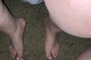 I nearly her downcast feet and toes a nice cumshot