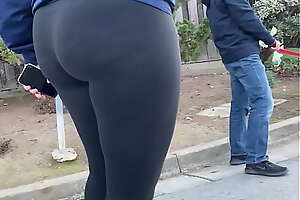 In the open Huge Ass PAWG in Lululemon Yoga Pants