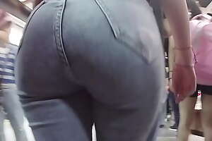 Nice teen ass in tight jeans