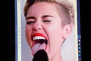 Miley Cyrus cum strive