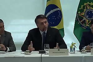Bolsonaro comendo o Cu da esquerda, e metendo o pau no rabo de ministro X9