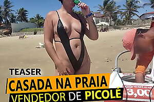 Loira Casada de fio dental na praia, pagando peitinho para vendedor de Picolé em RN