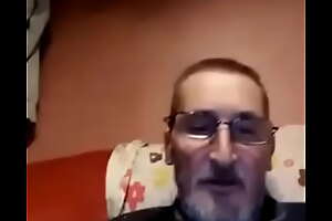 Monsieur Sebastien Delestre se masturbe devant sa webcam avec une mineure