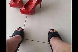Mais Uma gozada only slightly Peep toe vermelho da namorada! big cumshot on high girlfriend's red high heels