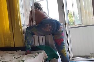 Zaftig mom pulls down her jeans adjacent to get assfucked
