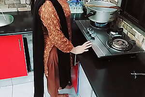 Desi Housewife Fucked Approximately In Kitchen While She Is Cooking In Hindi Audio