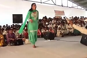 इसी​ डांस की वजह से सपना हुई थी हिट ! Sapna choudhary first hit dance HIGH