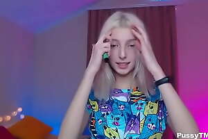 Blonde amateur porn teenager 18yo aloft webcam