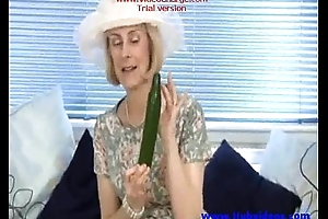Mature housewife fucks a cucumber - Mature sex video