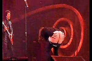 Ozzy shows his irritant in concert 1999