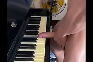 Asian Man playing piano with his Cock 何政諺 懶叫彈鋼琴
