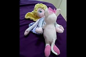 Plushie Porn: Squeaky Poltroon Creampies Elsa's Satiny Hole